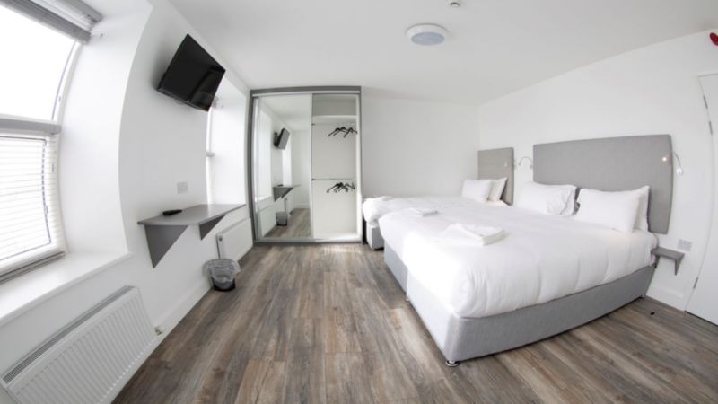 Bedroom townhouse self catering cork hotel        utc www.bellavistahotel.ie_v2