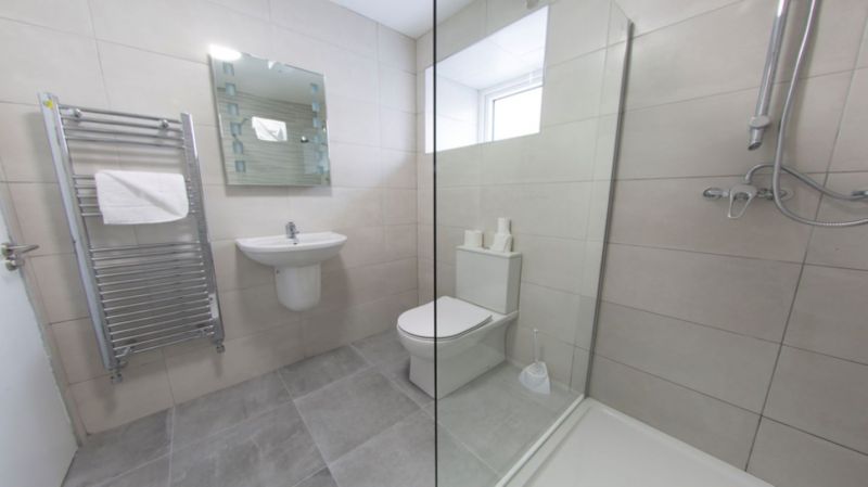 Bedroom townhouse self catering cork hotel        utc www.bellavistahotel.ie_v2